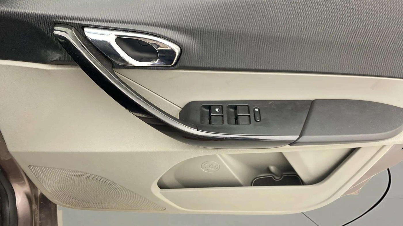 2018 Tata Tiago XZ PETROL, Petrol, Manual, 52,944 km, Driver Side Door Panels Control