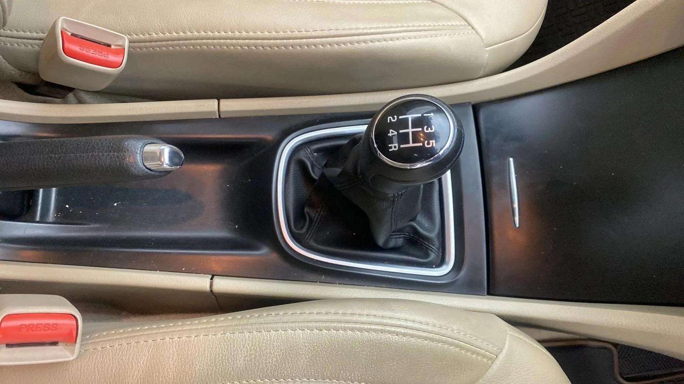 2022 Maruti Ciaz ALPHA 1.5 SHVS PETROL, Petrol, Manual, 41,044 km, Gear Lever