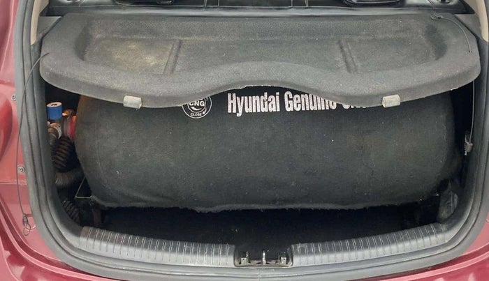 2016 Hyundai Grand i10 ASTA 1.2 KAPPA VTVT, CNG, Manual, 96,835 km, Boot Inside
