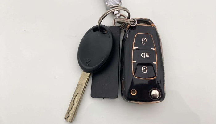 2022 Tata ALTROZ XM PLUS PETROL, Petrol, Manual, 28,018 km, Key Close Up