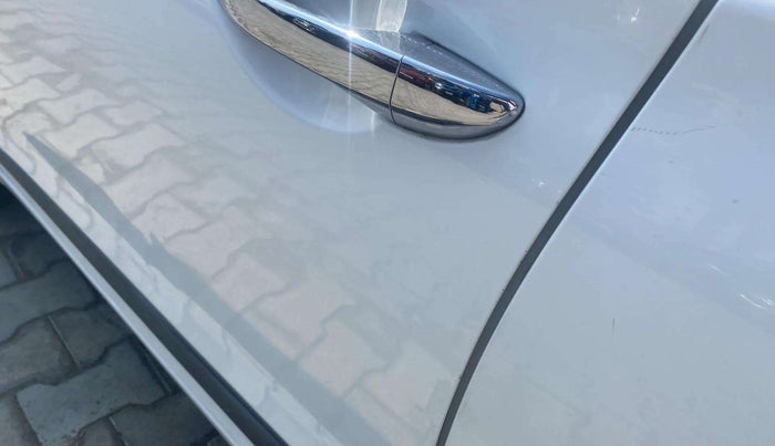 2015 Hyundai Elite i20 ASTA 1.2 (O), Petrol, Manual, 97,156 km, Front passenger door - Slightly dented