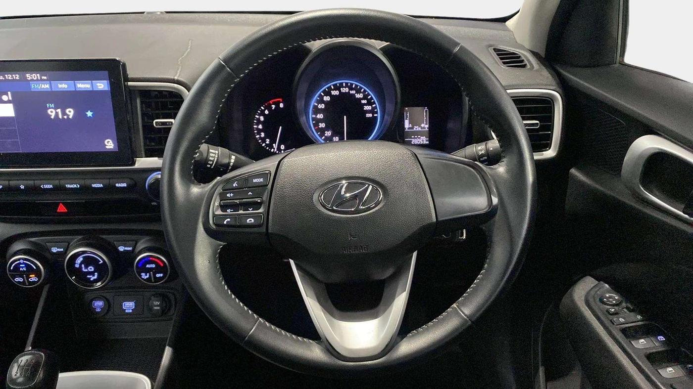 2021 Hyundai VENUE S+ 1.2, Petrol, Manual, 28,071 km, Steering Wheel Close Up