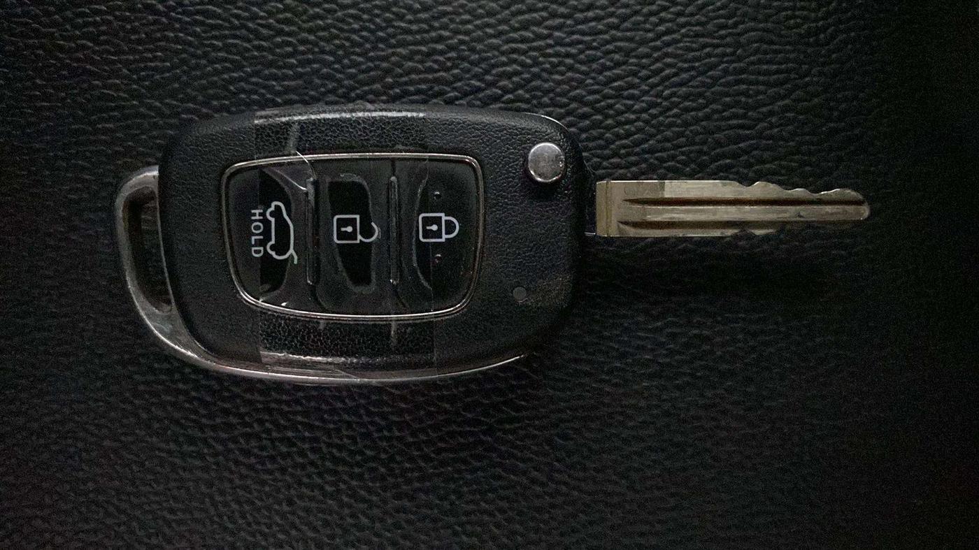 2021 Hyundai VENUE S+ 1.2, Petrol, Manual, 28,071 km, Key Close Up