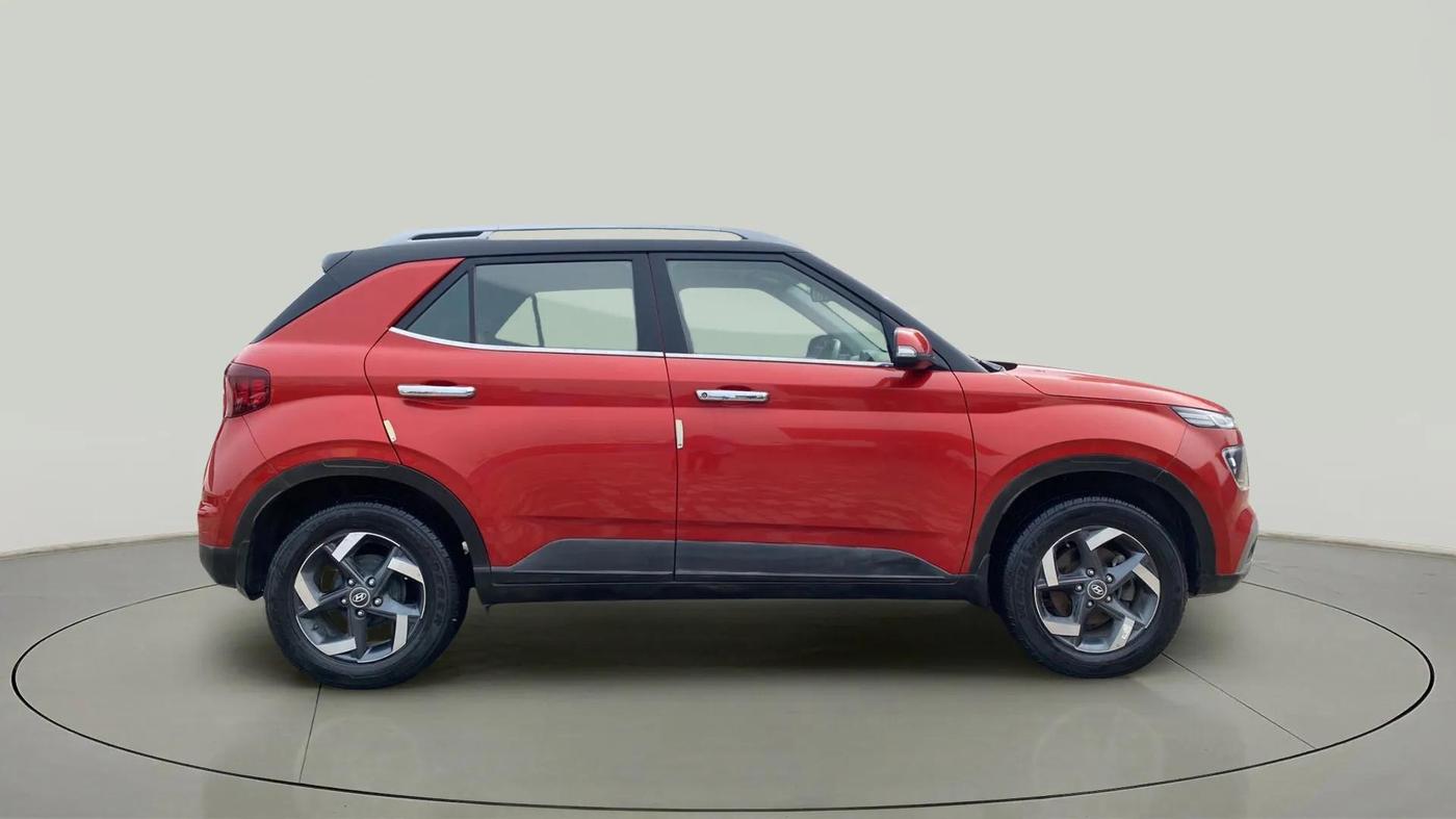 2021 Hyundai VENUE S+ 1.2, Petrol, Manual, 28,071 km, Right Side
