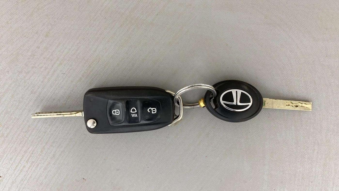 2019 Tata Tiago XZ PLUS DUAL TONE PETROL, Petrol, Manual, 47,545 km, Key Close Up