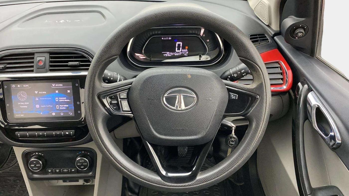 2019 Tata Tiago XZ PLUS DUAL TONE PETROL, Petrol, Manual, 47,545 km, Steering Wheel Close Up