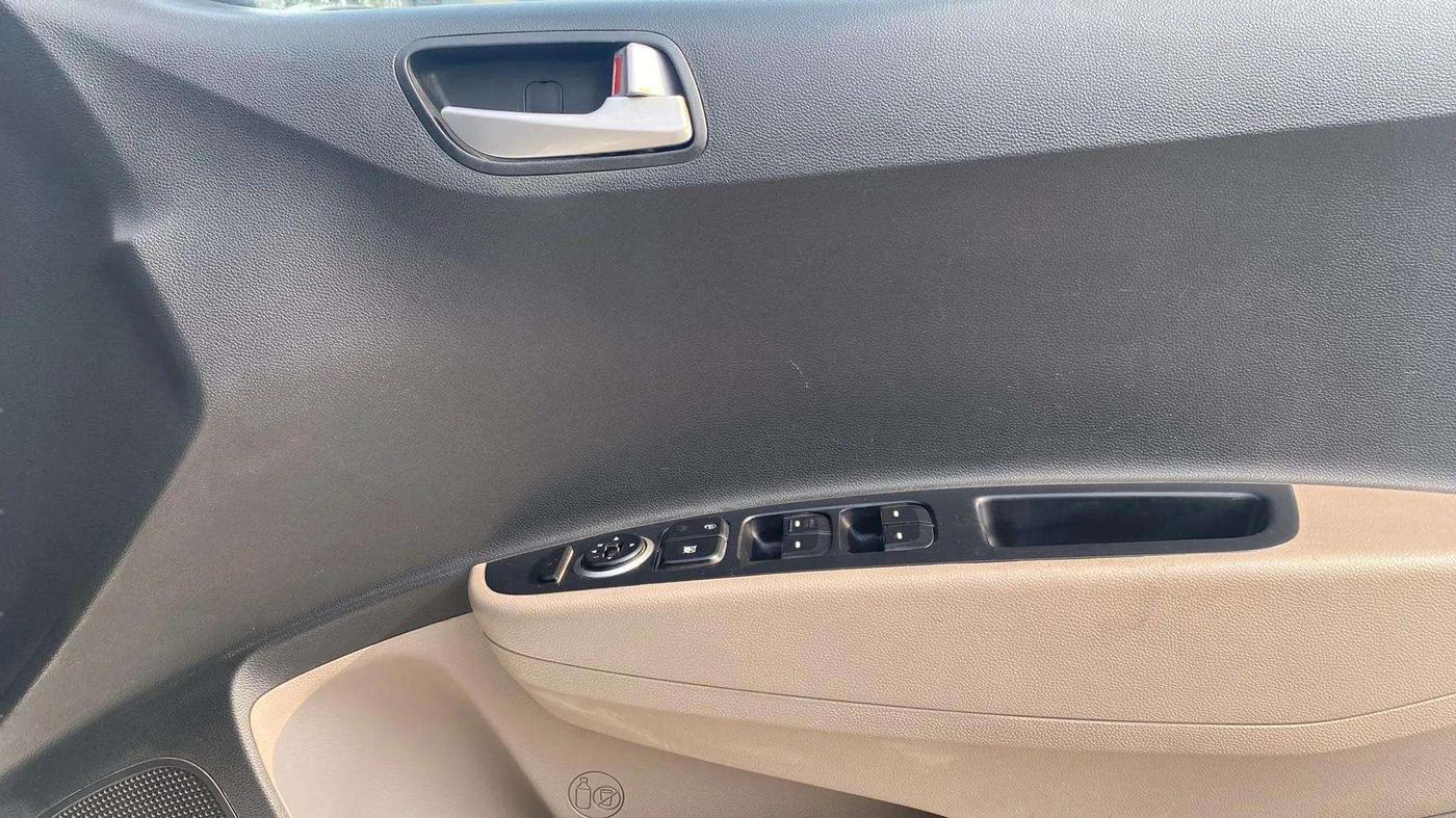 2018 Hyundai Grand i10 SPORTZ (O) 1.2 U2 CRDI, Diesel, Manual, 77,924 km, Driver Side Door Panels Control