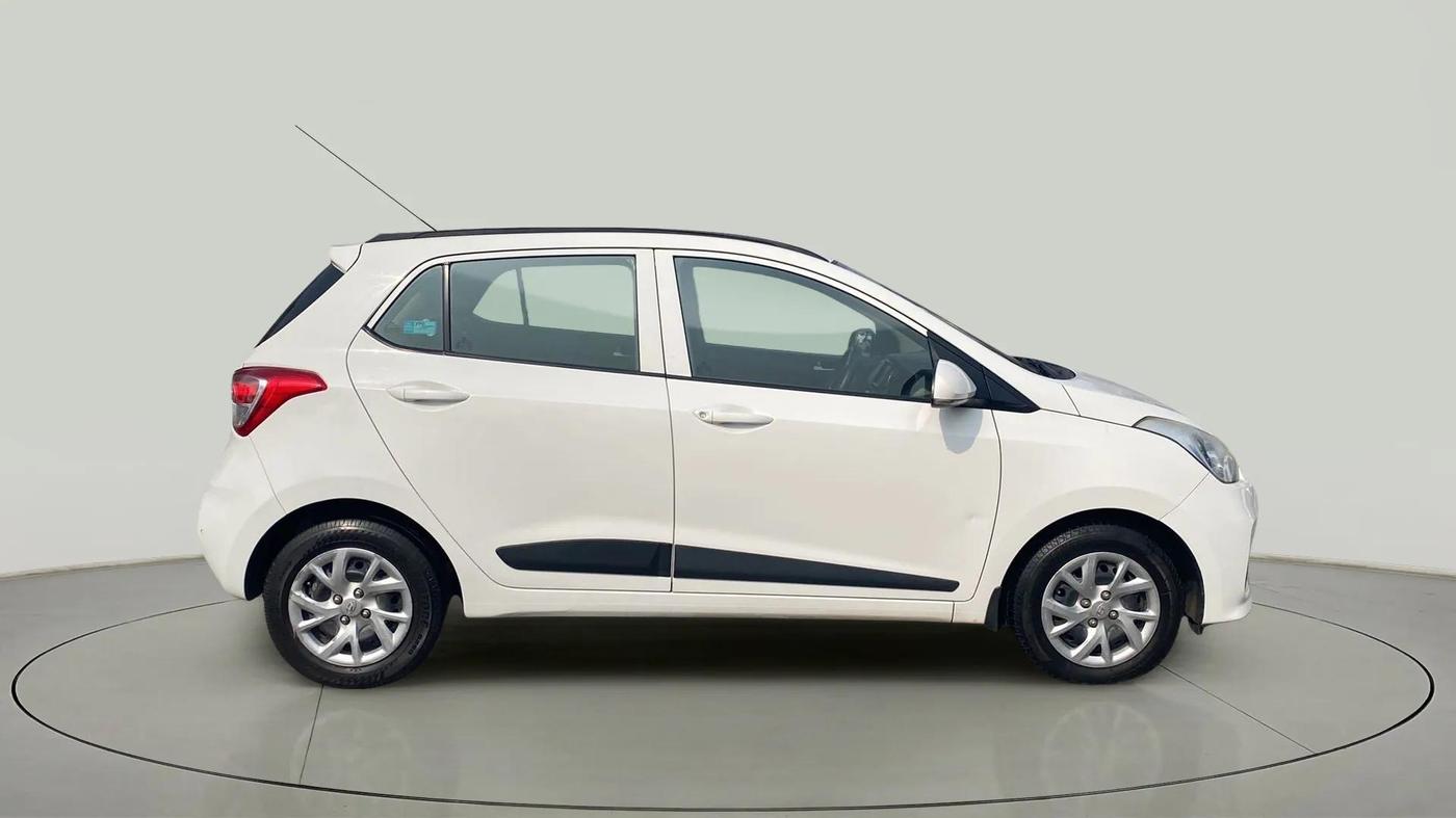 2018 Hyundai Grand i10 SPORTZ (O) 1.2 U2 CRDI, Diesel, Manual, 77,924 km, Right Side View