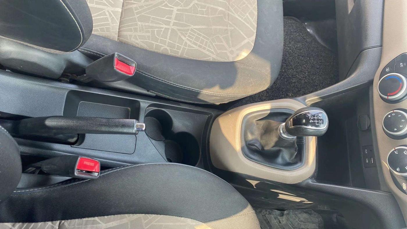 2018 Hyundai Grand i10 SPORTZ (O) 1.2 U2 CRDI, Diesel, Manual, 77,924 km, Gear Lever