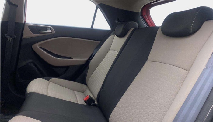 2016 Hyundai Elite i20 ASTA 1.2 (O), Petrol, Manual, 35,128 km, Right Side Rear Door Cabin
