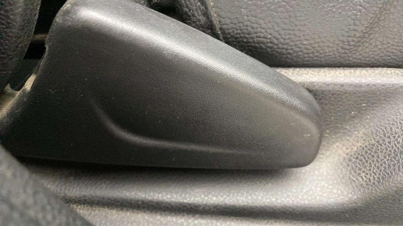 2020 Renault Kwid RXT 1.0 AMT (O), Petrol, Automatic, 28,331 km, Driver Side Adjustment Panel