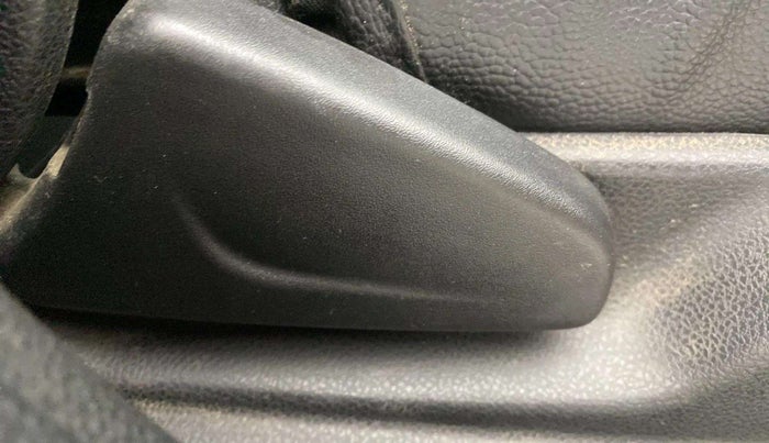 2020 Renault Kwid RXT 1.0 AMT (O), Petrol, Automatic, 28,331 km, Driver Side Adjustment Panel