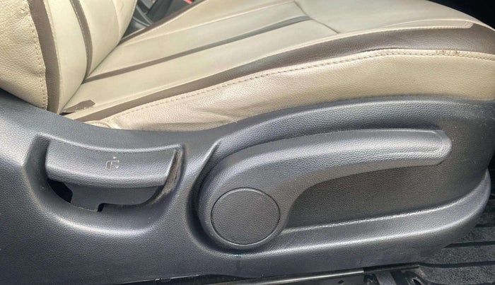 2016 Hyundai Elite i20 ASTA 1.2 (O), Petrol, Manual, 61,904 km, Driver Side Adjustment Panel