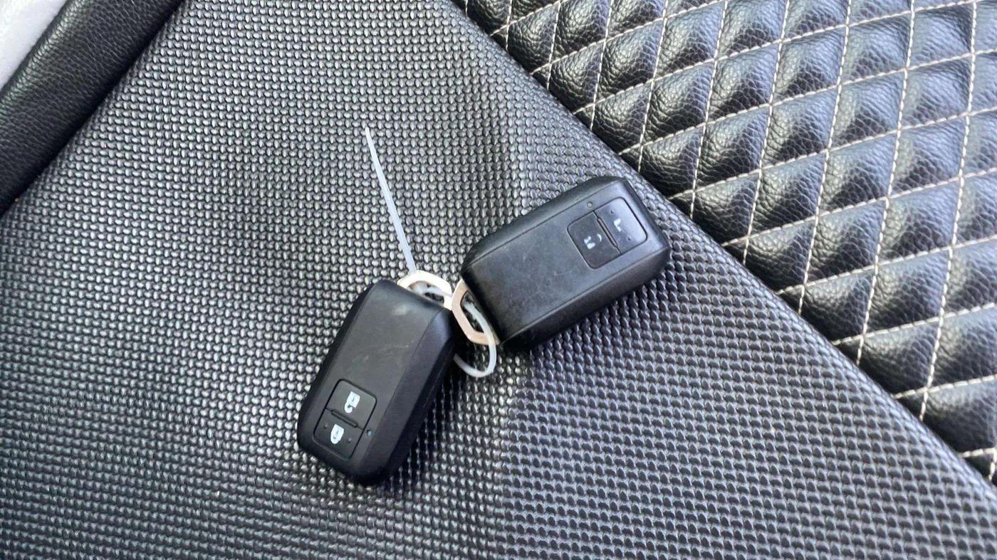 2021 Toyota Glanza V, Petrol, Manual, 53,458 km, Key Close Up