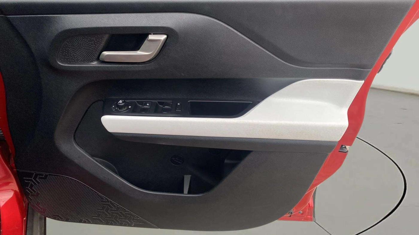 2023 Tata PUNCH Creative Dual Tone AMT Sunroof , Petrol, Automatic, 17,294 km, Driver Side Door Panels Control