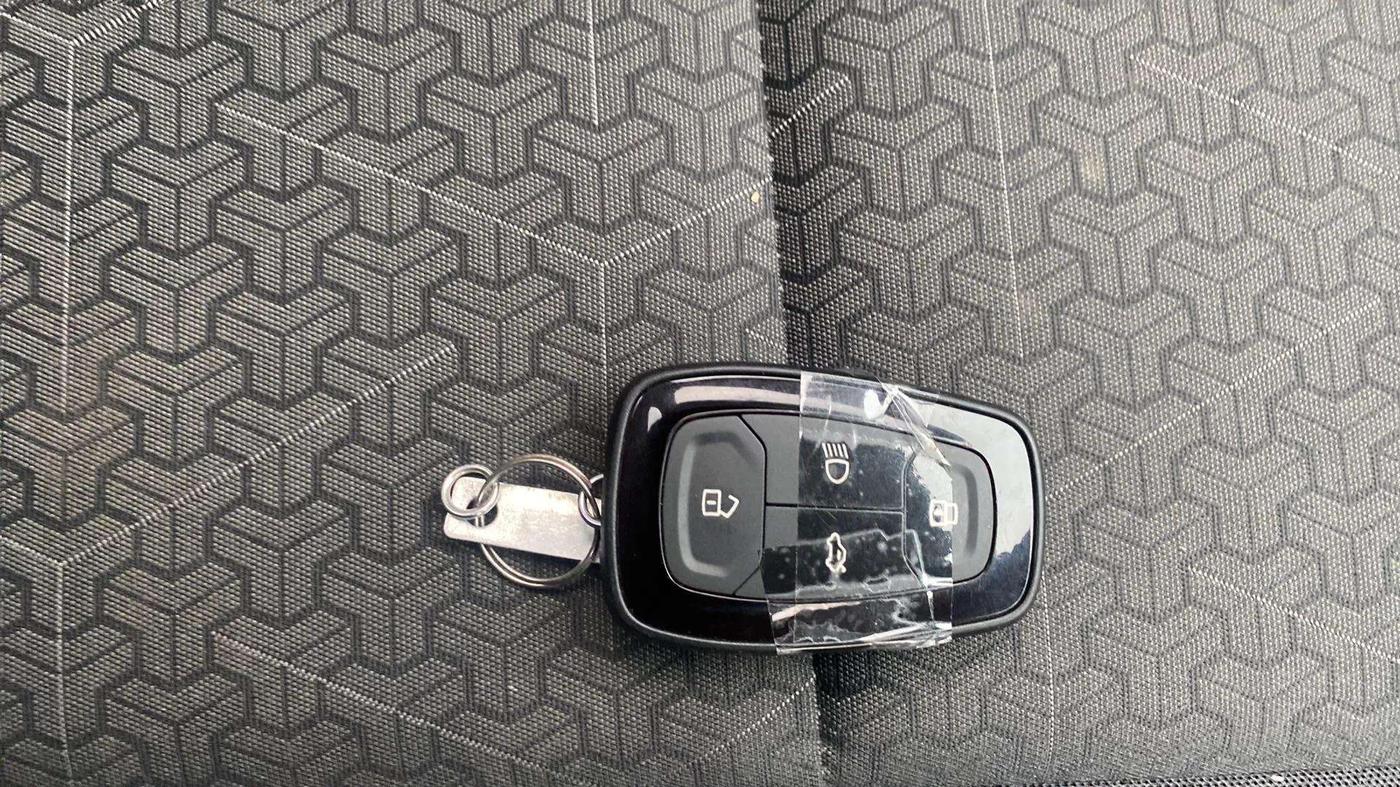 2023 Tata PUNCH Creative Dual Tone AMT Sunroof , Petrol, Automatic, 17,294 km, Key Close Up