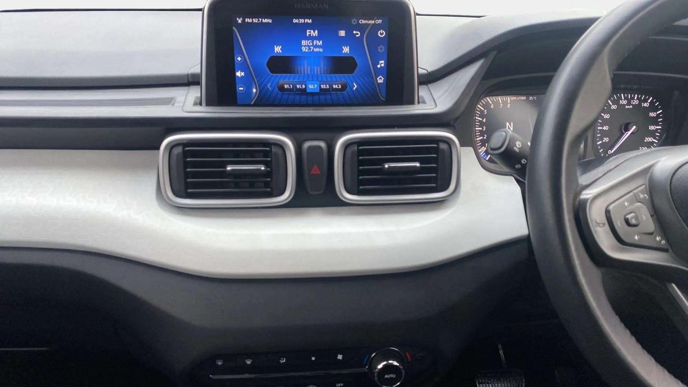 2023 Tata PUNCH Creative Dual Tone AMT Sunroof , Petrol, Automatic, 17,294 km, Air Conditioner