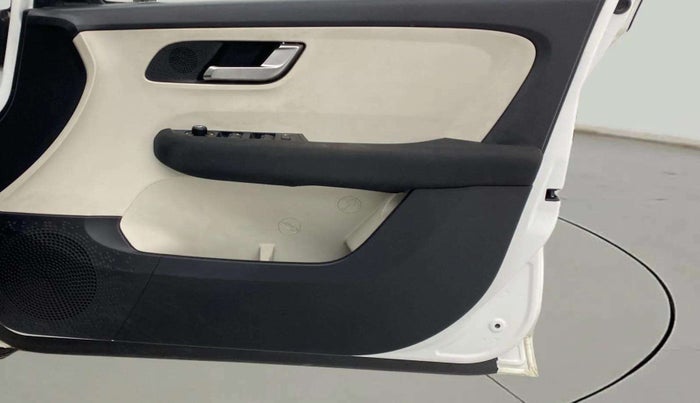 2022 Tata ALTROZ XZ PLUS PETROL, Petrol, Manual, 29,880 km, Driver Side Door Panels Control