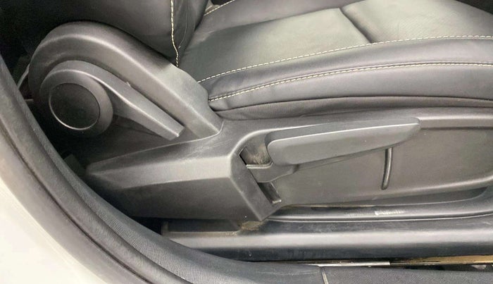 2022 Tata ALTROZ XZ PLUS PETROL, Petrol, Manual, 29,880 km, Driver Side Adjustment Panel