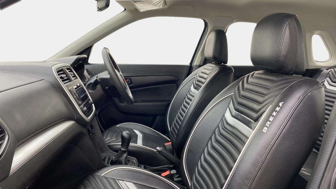 2021 Maruti Vitara Brezza LXI, Petrol, Manual, 9,307 km, Right Side Front Door Cabin
