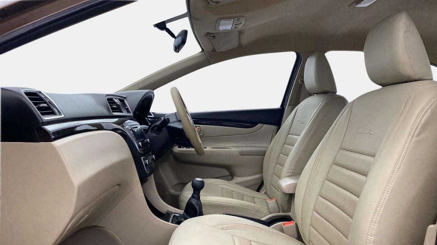 2015 Maruti Ciaz VXI+, Petrol, Manual, 59,289 km, Right Side Front Door Cabin