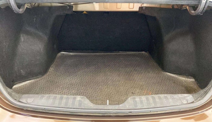 2015 Maruti Ciaz VXI+, Petrol, Manual, 59,289 km, Boot Inside