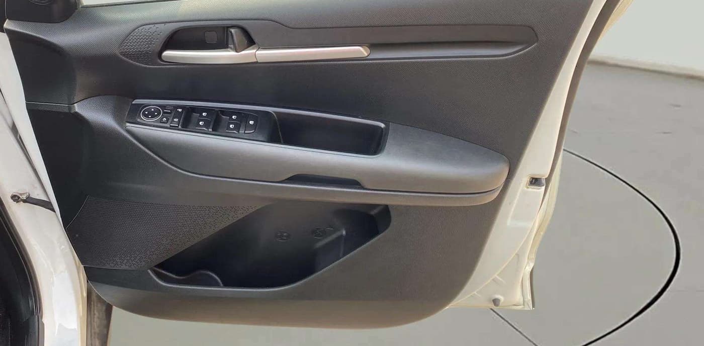 2022 KIA SONET HTK PLUS 1.2, Petrol, Manual, 48,581 km, Driver Side Door Panels Control