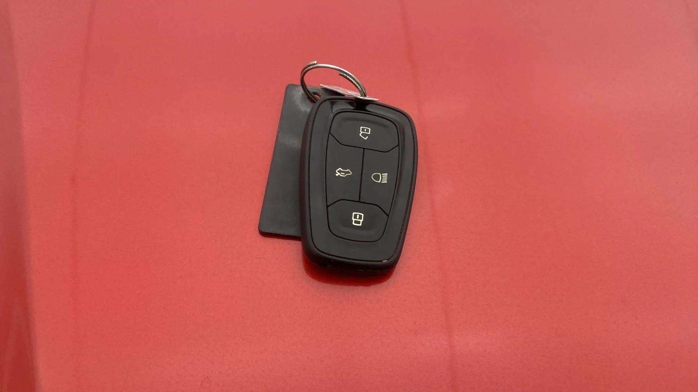 2020 Tata ALTROZ XZ PETROL, Petrol, Manual, 45,576 km, Key Close Up