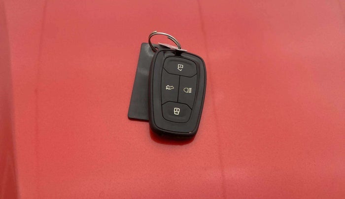 2020 Tata ALTROZ XZ PETROL, Petrol, Manual, 45,576 km, Key Close Up