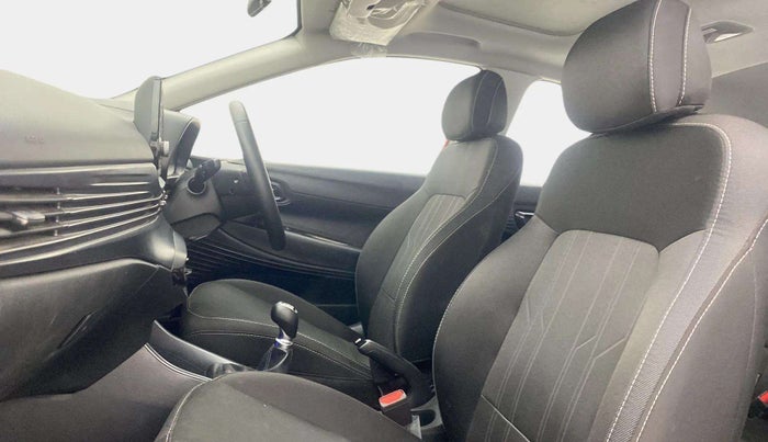 2023 Hyundai NEW I20 ASTA 1.2 MT, Petrol, Manual, 18,454 km, Right Side Front Door Cabin