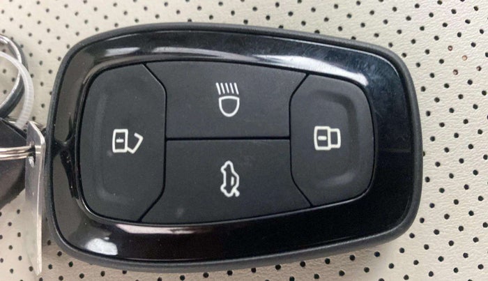 2022 Tata NEXON XZ PLUS (PREMIUM) PETROL DUAL TONE, Petrol, Manual, 18,076 km, Key Close Up