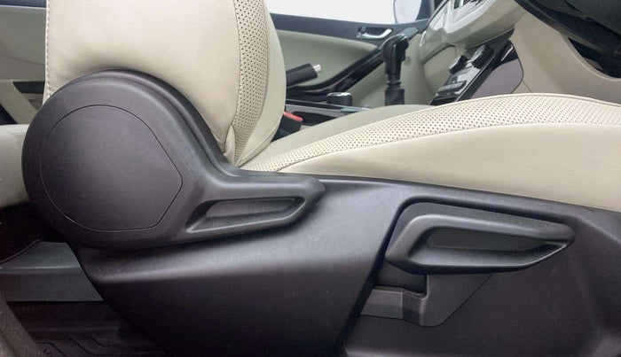 2022 Tata NEXON XZ PLUS (PREMIUM) PETROL DUAL TONE, Petrol, Manual, 18,076 km, Driver Side Adjustment Panel