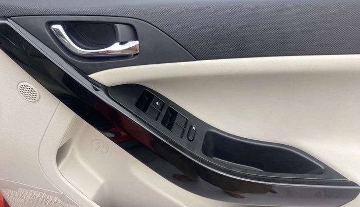 2022 Tata NEXON XZ PLUS (PREMIUM) PETROL DUAL TONE, Petrol, Manual, 18,076 km, Driver Side Door Panels Control