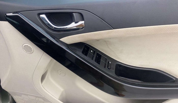 2023 Tata NEXON XZ PLUS PETROL SUNROOF, Petrol, Manual, 15,964 km, Driver Side Door Panels Control