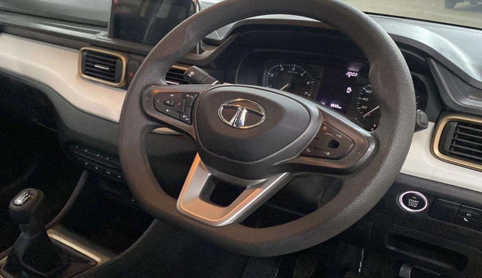 2022 Tata PUNCH ACCOMPLISHED MT, Petrol, Manual, 3,793 km, Steering wheel - Cruise control switch has minor damage