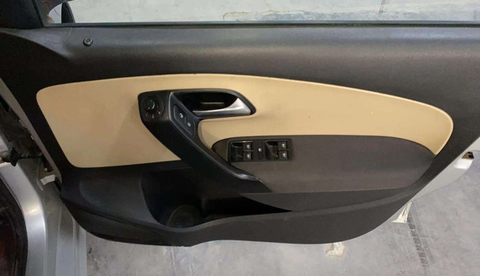 2014 Volkswagen Polo HIGHLINE1.2L, Petrol, Manual, 34,314 km, Driver Side Door Panels Control