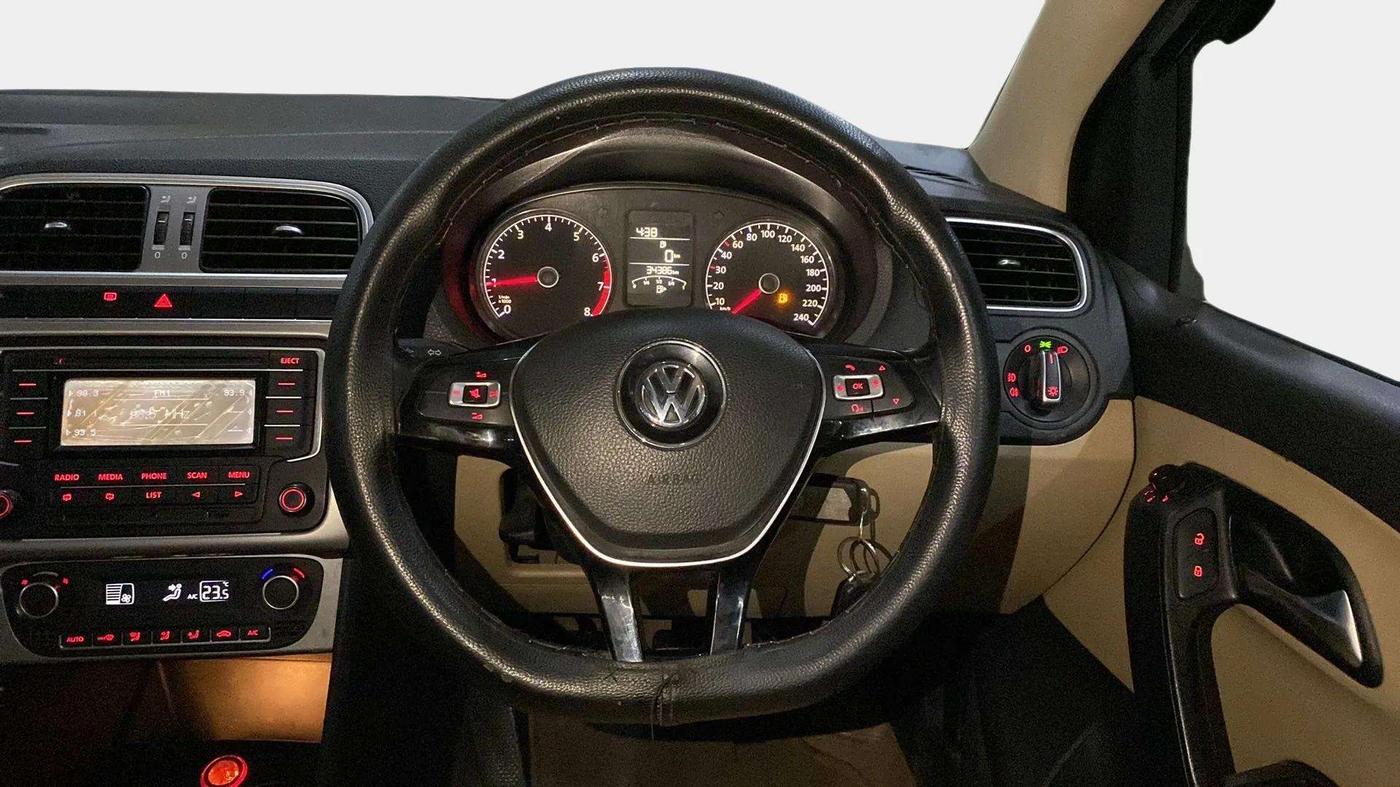 2014 Volkswagen Polo HIGHLINE1.2L, Petrol, Manual, 34,314 km, Steering Wheel Close Up