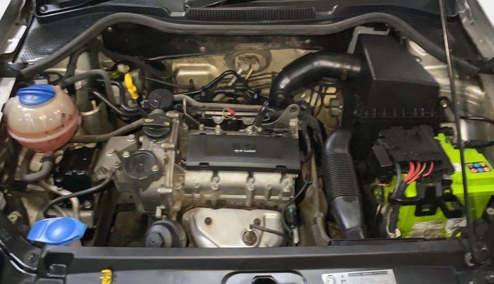 2014 Volkswagen Polo HIGHLINE1.2L, Petrol, Manual, 34,314 km, Open Bonet