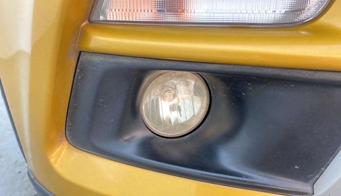 2017 Maruti Vitara Brezza ZDI PLUS DUAL TONE, Diesel, Manual, 76,415 km, Right fog light - Minor damage
