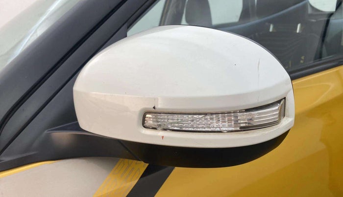 2017 Maruti Vitara Brezza ZDI PLUS DUAL TONE, Diesel, Manual, 76,415 km, Left rear-view mirror - Indicator light has minor damage
