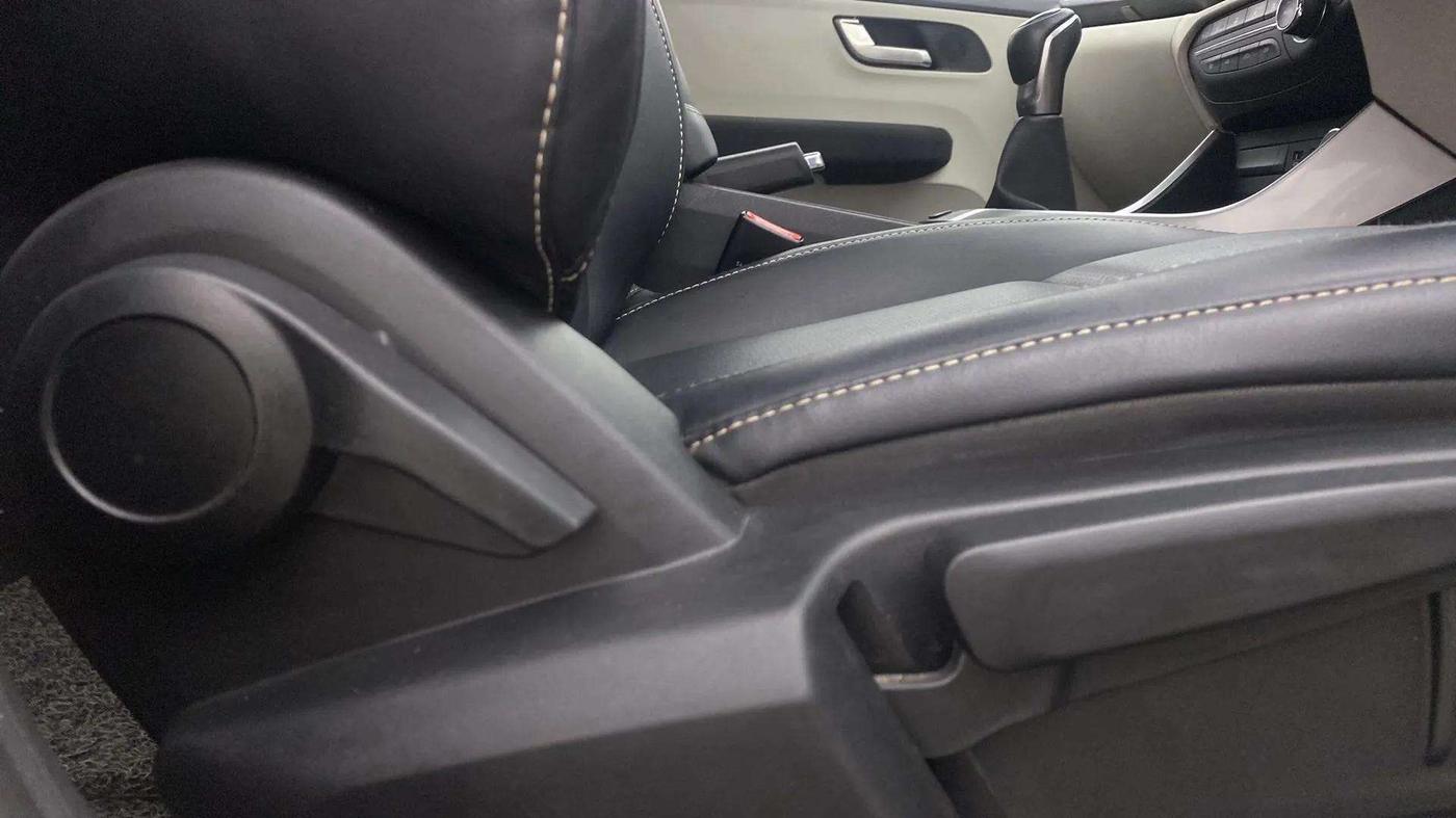 2022 Tata ALTROZ XZ PLUS DIESEL, Diesel, Manual, 23,158 km, Driver Side Adjustment Panel