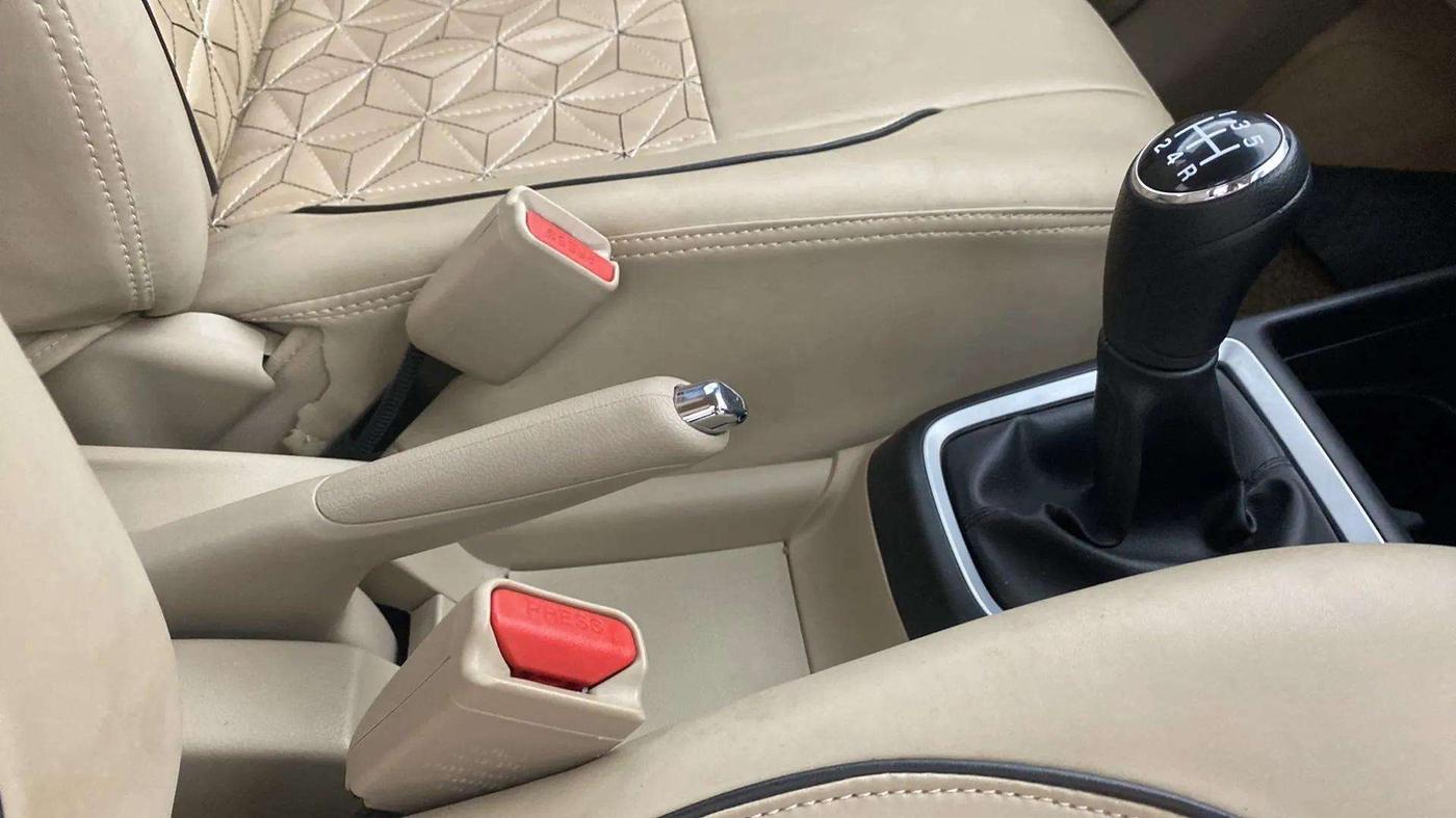 2021 Maruti Dzire VXI, Petrol, Manual, 9,506 km, Gear Lever