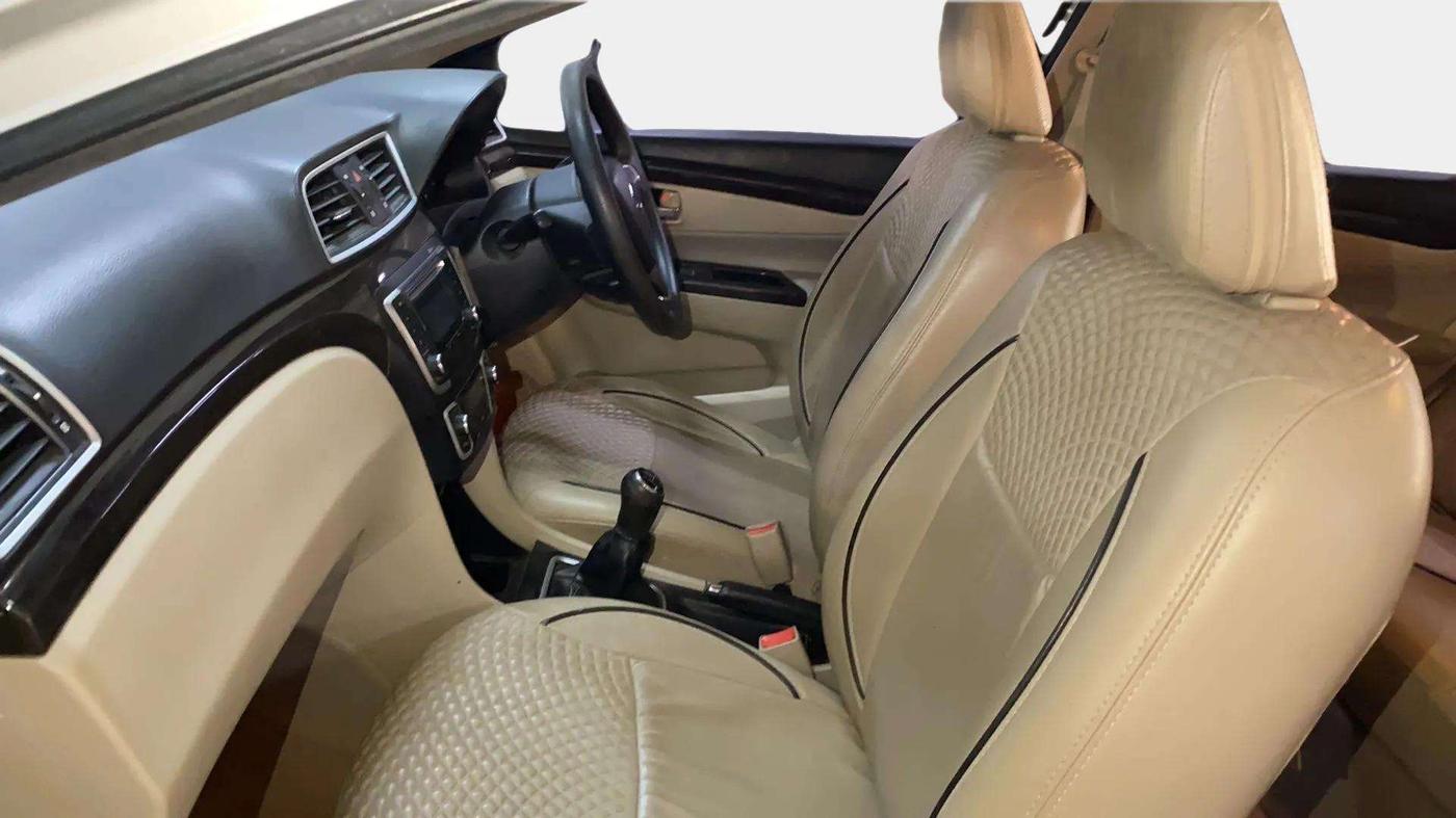 2017 Maruti Ciaz ZETA 1.4  MT PETROL, Petrol, Manual, 67,185 km, Right Side Front Door Cabin
