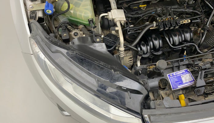 2016 Ford Ecosport TITANIUM 1.5L PETROL AT, CNG, Automatic, 58,813 km, Right headlight - Clamp has minor damage
