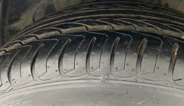 2016 Ford Ecosport TITANIUM 1.5L PETROL AT, CNG, Automatic, 58,813 km, Right Front Tyre Tread