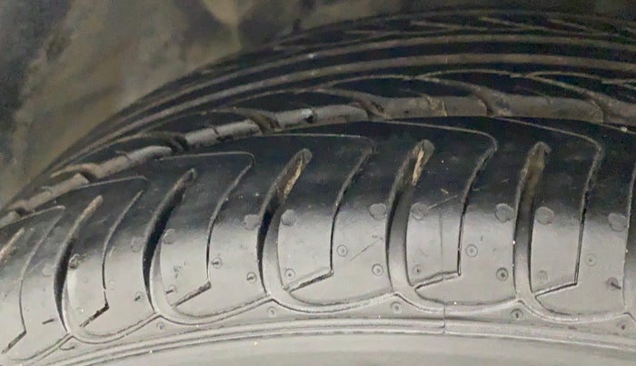2016 Ford Ecosport TITANIUM 1.5L PETROL AT, CNG, Automatic, 58,813 km, Left Front Tyre Tread
