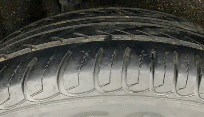 2016 Ford Ecosport TITANIUM 1.5L PETROL AT, CNG, Automatic, 58,813 km, Right Rear Tyre Tread