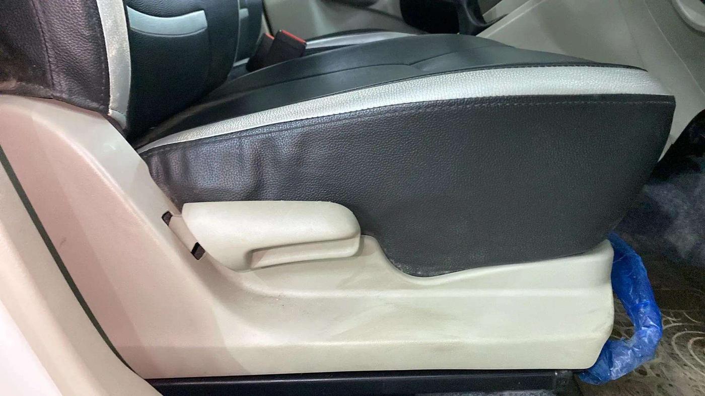 2015 Maruti Celerio LXI, Petrol, Manual, 11,709 km, Driver Side Adjustment Panel