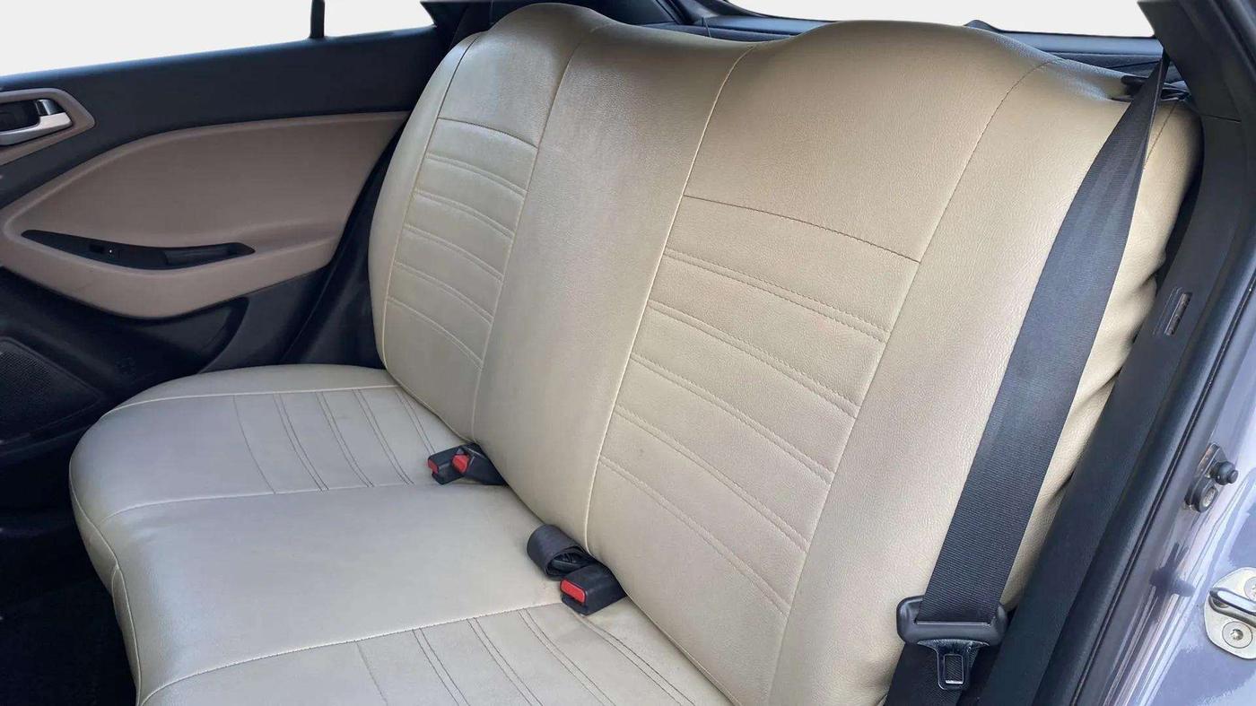 2019 Hyundai Elite i20 SPORTZ PLUS 1.2, Petrol, Manual, 21,523 km, Right Side Rear Door Cabin