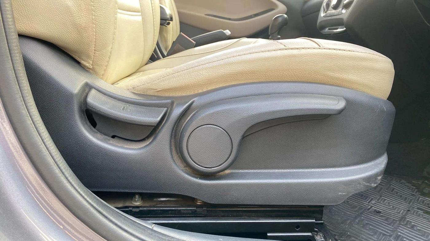 2019 Hyundai Elite i20 SPORTZ PLUS 1.2, Petrol, Manual, 21,523 km, Driver Side Adjustment Panel